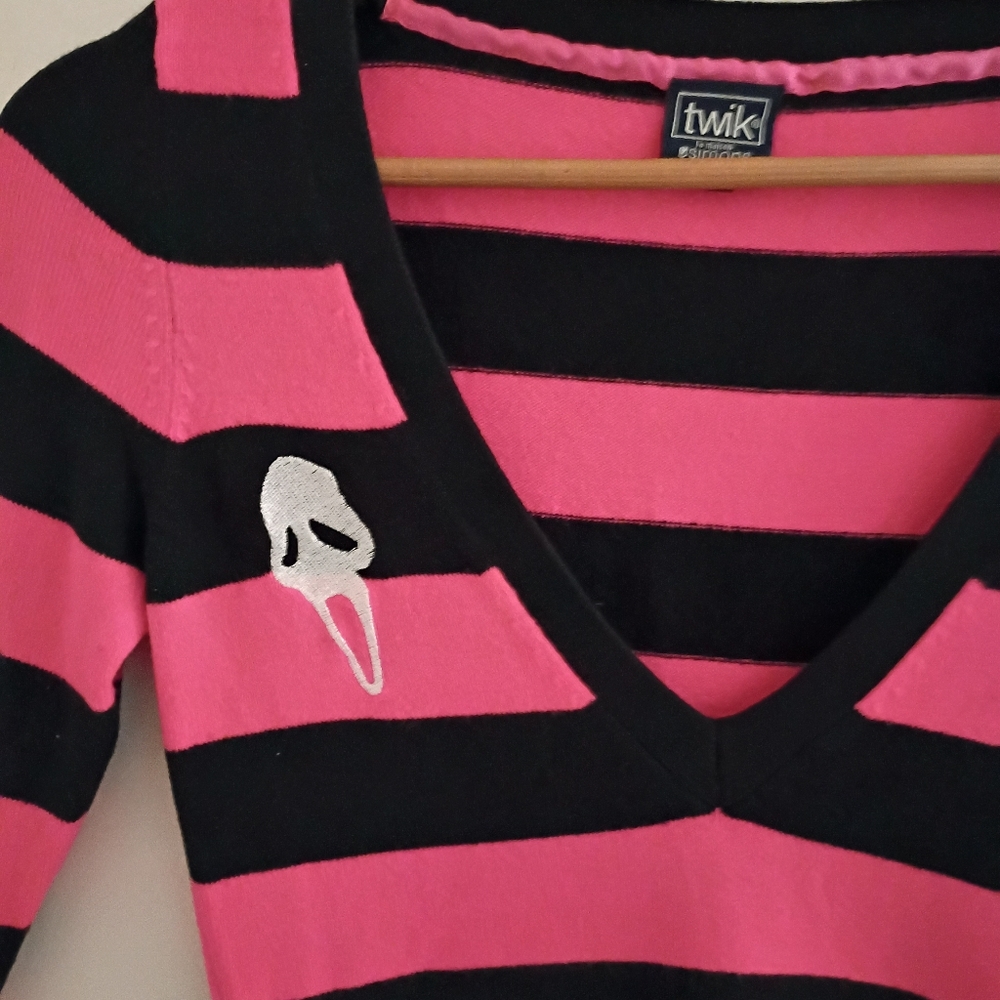 Twik V-Neck Knit Top